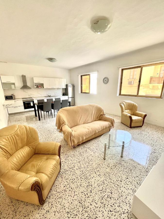Camag Apartment - Very Close To Airport บีร์เซบบูจา ภายนอก รูปภาพ